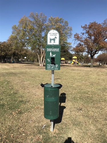 Arnold Park Pet Station