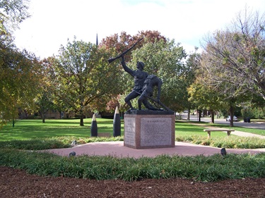 Commemorative statue