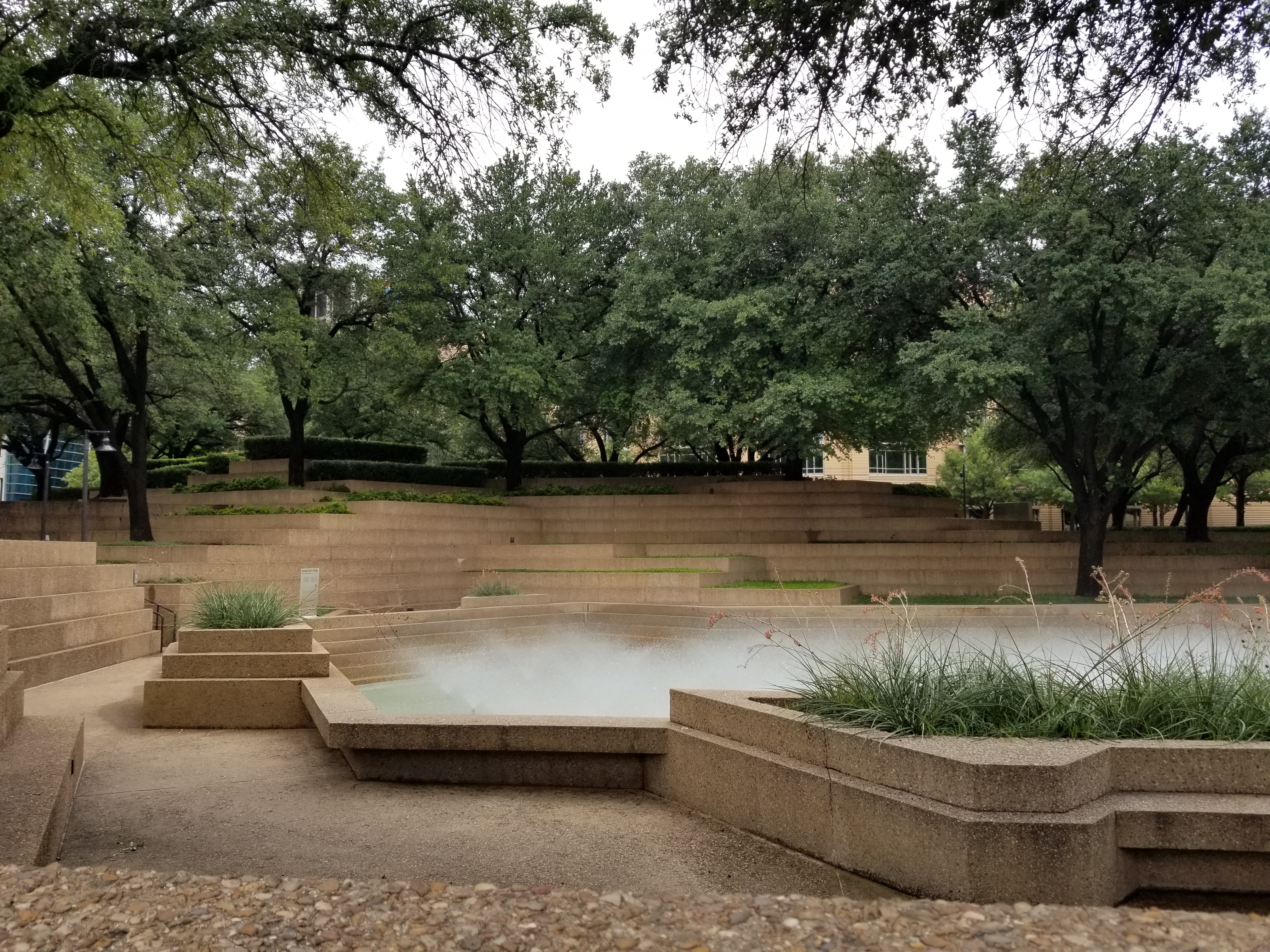 are dogs allowed at the fort worth water gardens