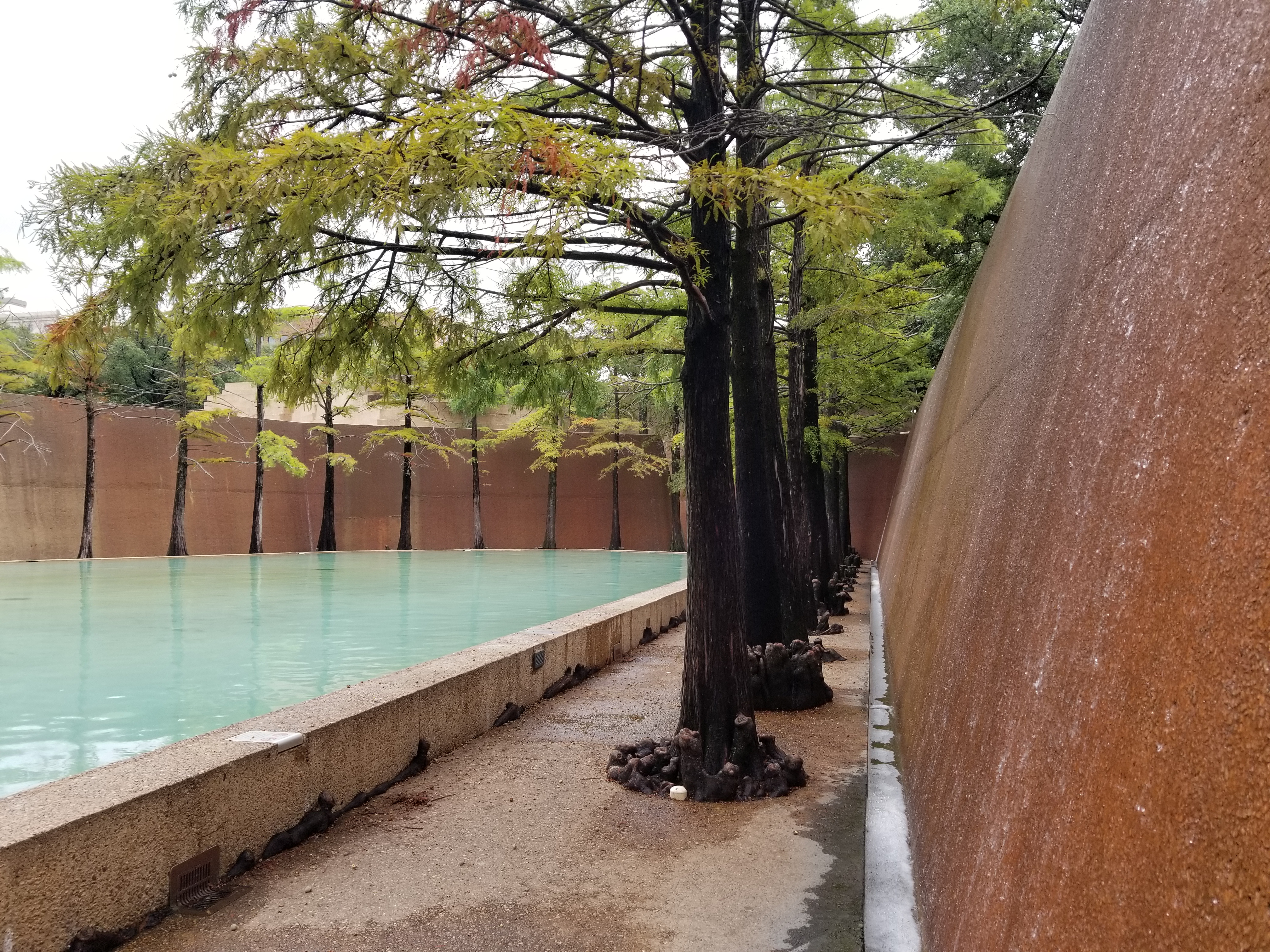 are dogs allowed at the fort worth water gardens