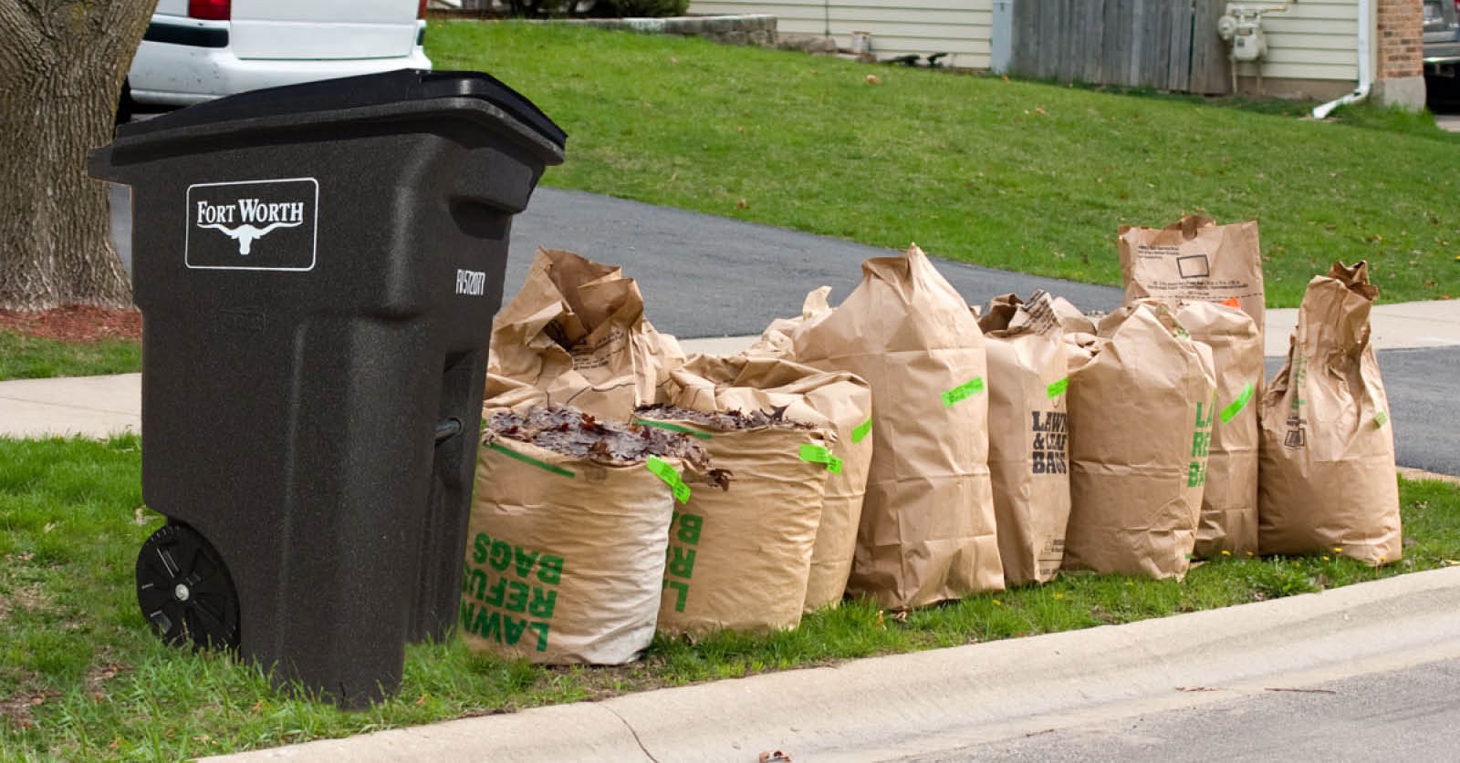 Trash Helper - Store Garbage Bags In The Can!