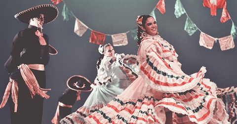 dancers on cinco de mayo