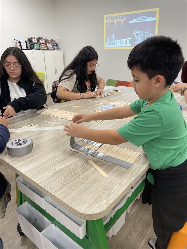 photos of visitors enjoying Family Science Night at La Gran Biblioteca