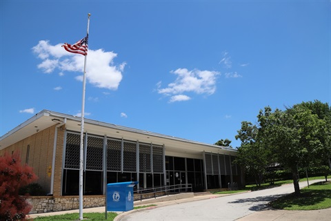 exterior photo of the Wedgwood Branch Library