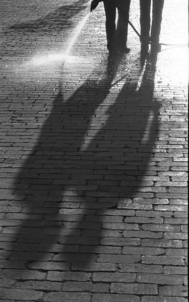Workers laying bricks on Feb. 27, 1988. (Photo: Fort Worth Star-Telegram Collection, University of Texas at Arlington Libraries)