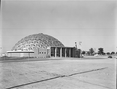 Casa Mañana exterior shot showing the dome, July 8, 1958. (Photo: W.D. Smith Commercial Photography Inc. Collection, University of Texas at Arlington Libraries)