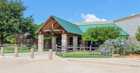 Photo of the entrance of the Summerglen Library