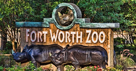 the front gates of the zoo